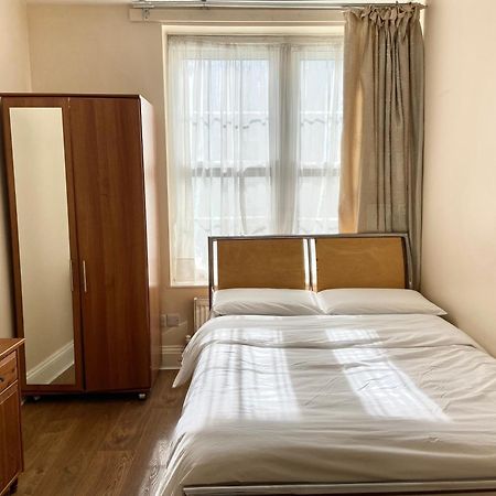 Separate Rooms By The Thames London Exterior photo