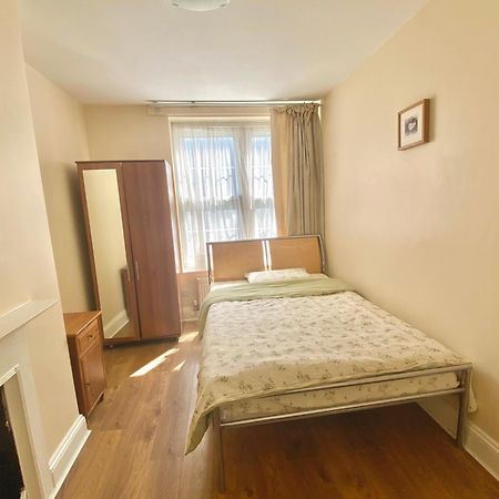 Separate Rooms By The Thames London Exterior photo