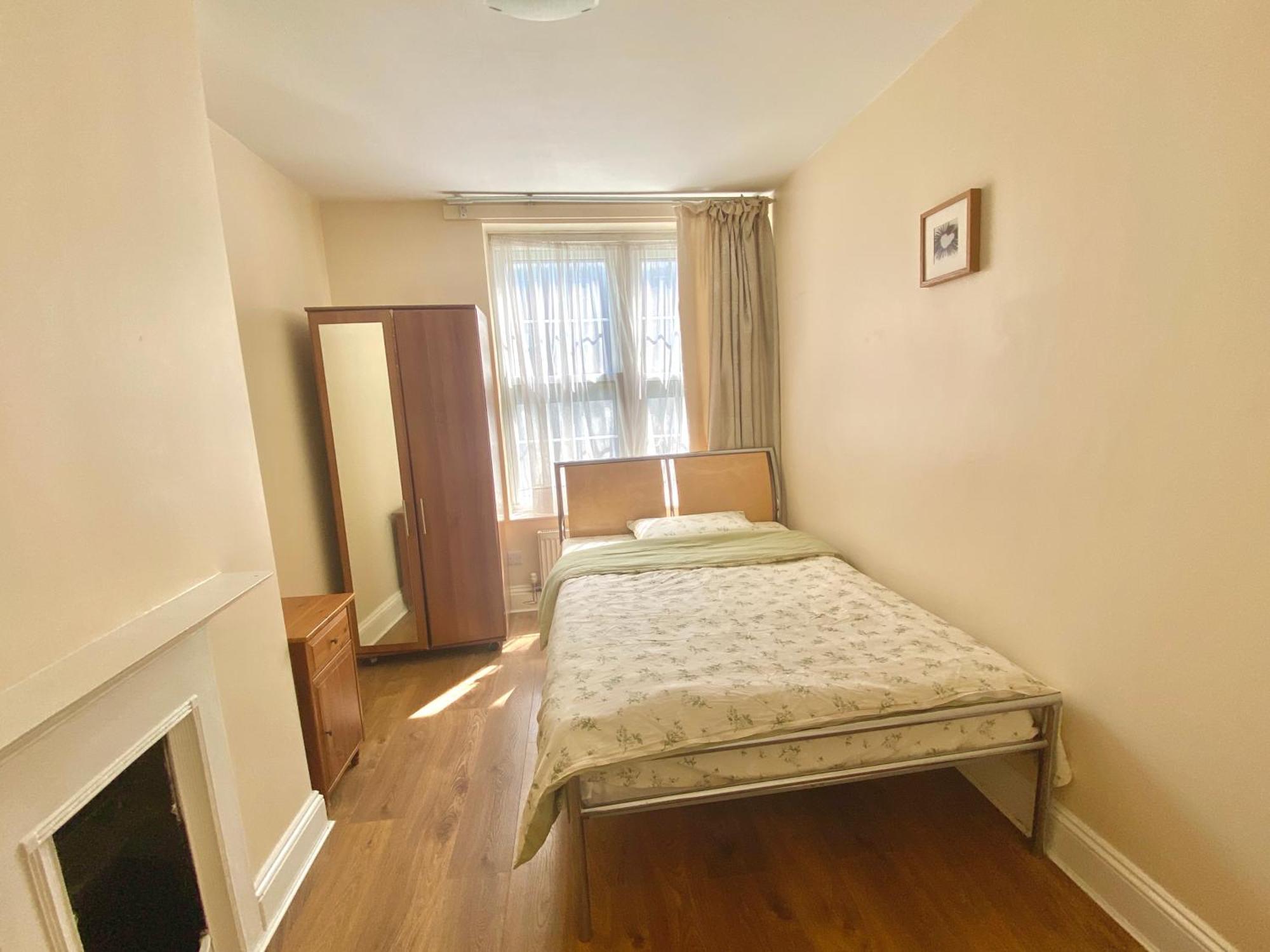 Separate Rooms By The Thames London Exterior photo